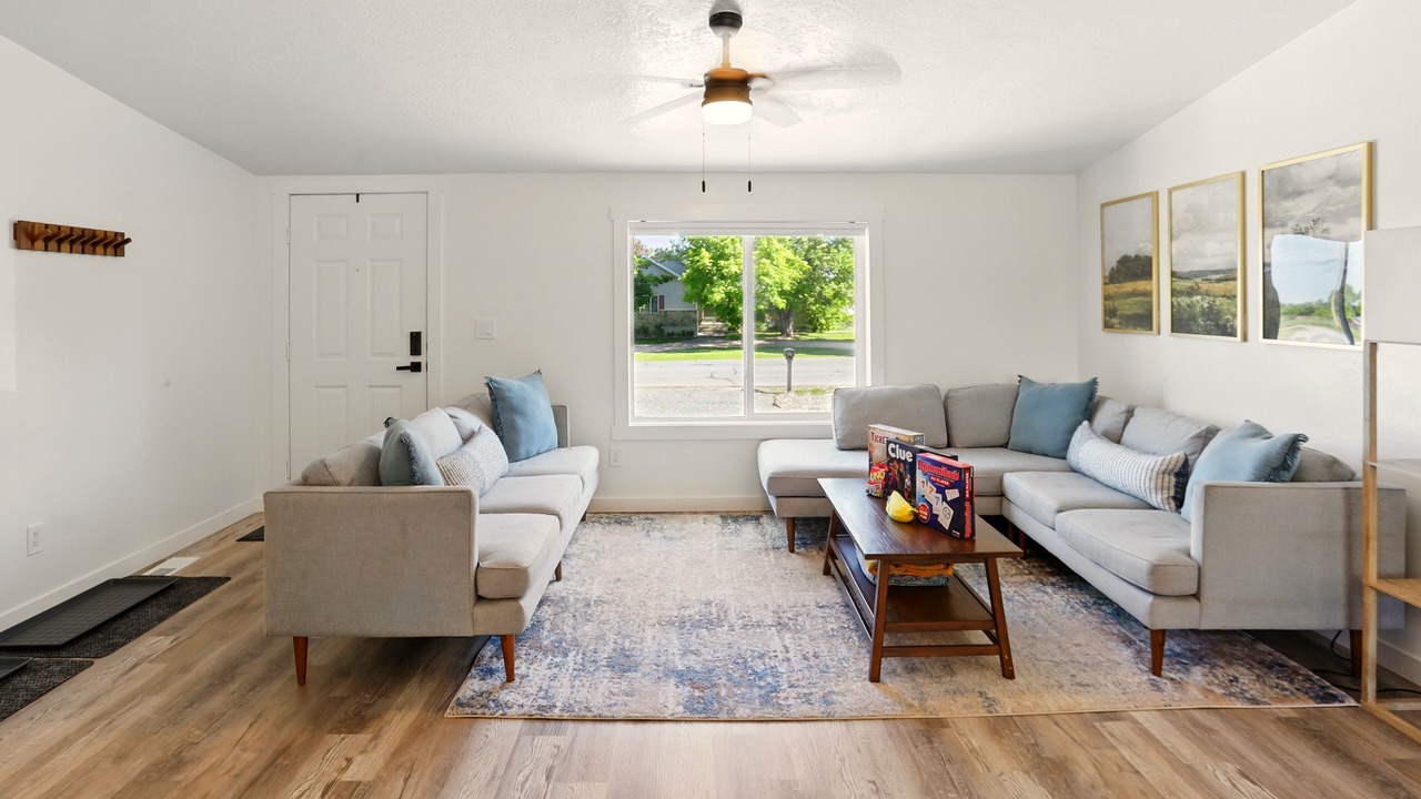 Photo of Livingroom in Hyrum