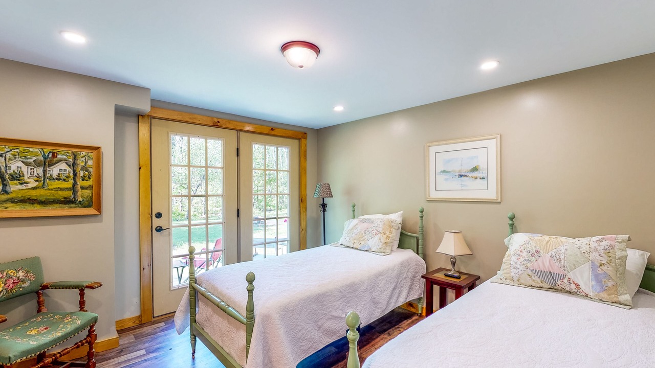 Photo of Bedroom in Roxbury