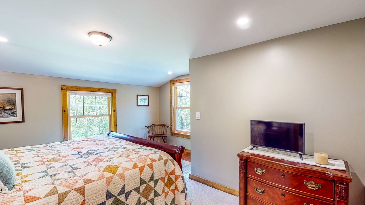 Photo of Bedroom in Roxbury