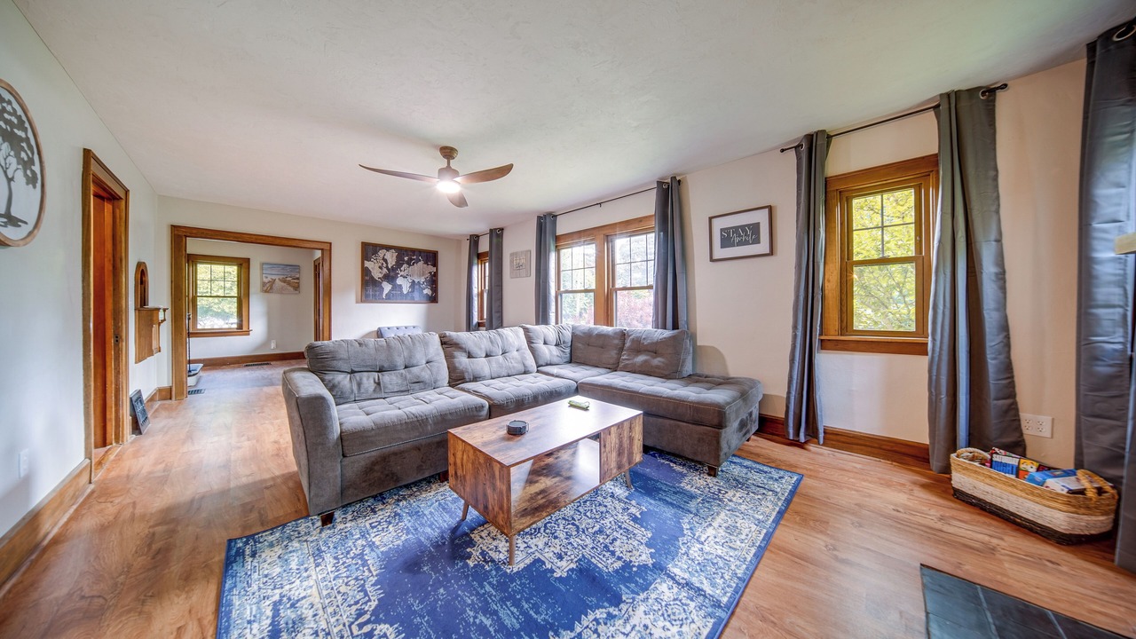 Photo of Livingroom in Erie