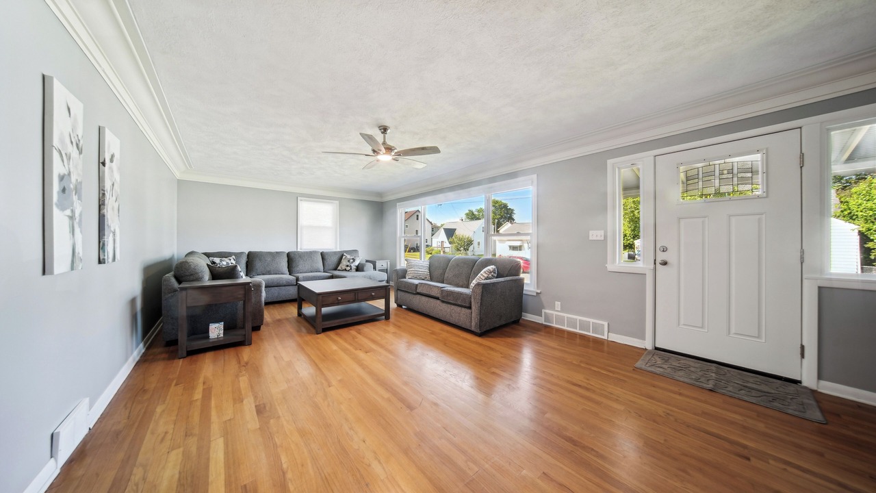 Photo of Livingroom in Erie
