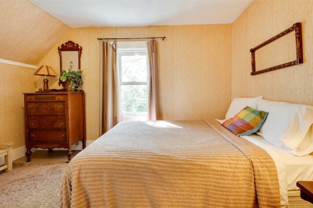 Photo of Bedroom in Pittsburg