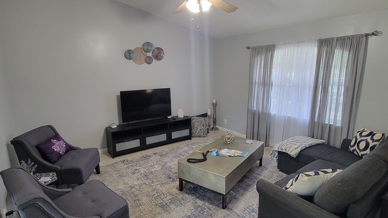 Photo of Livingroom in St. Marys