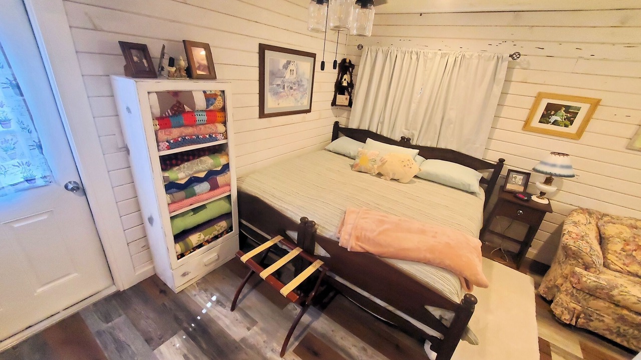Photo of Bedroom in Maud