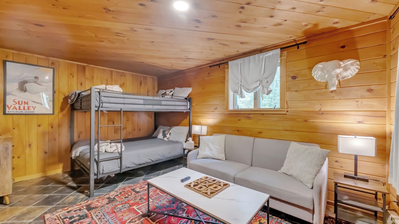 Photo of Livingroom in Ellicottville