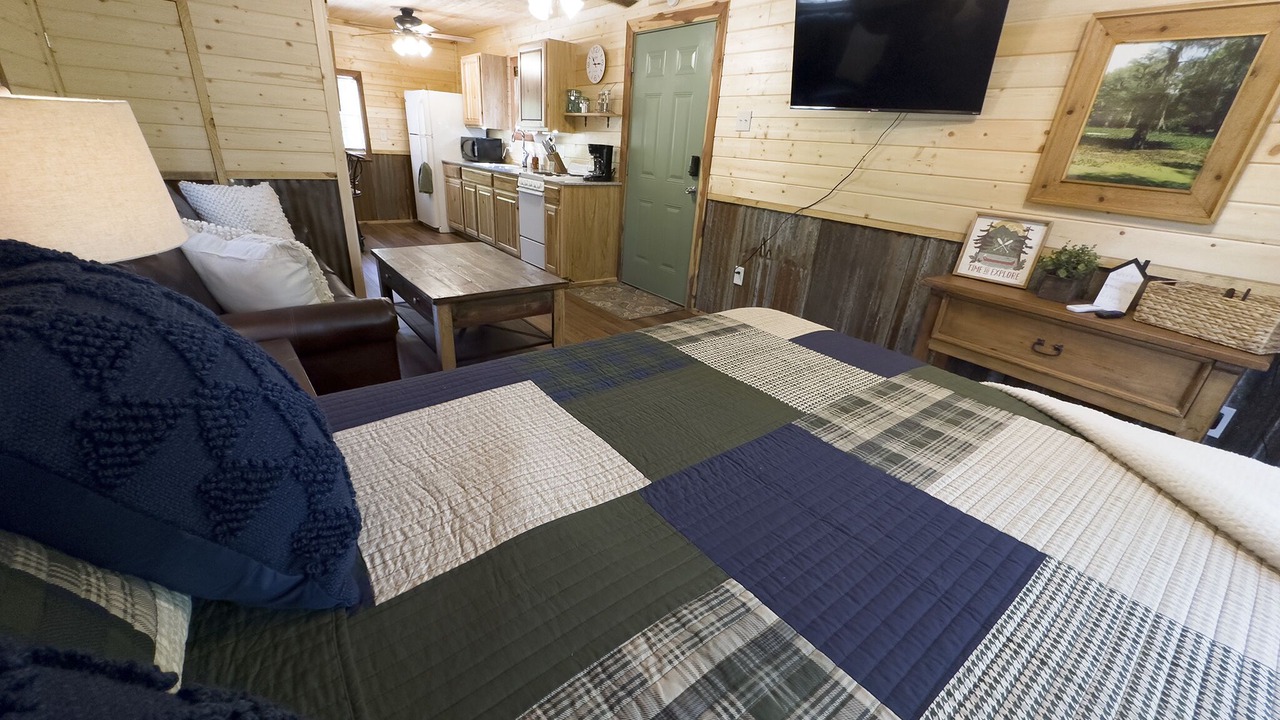 Photo of Bedroom in Karnack