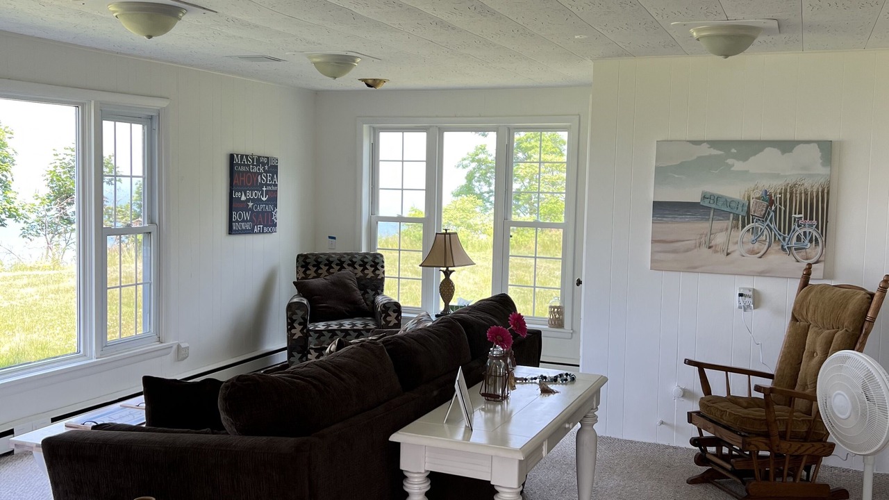 Photo of Livingroom in Harborcreek