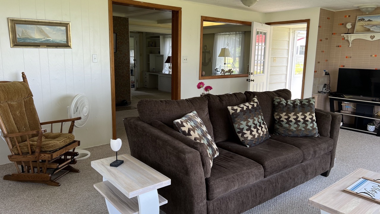 Photo of Livingroom in Harborcreek