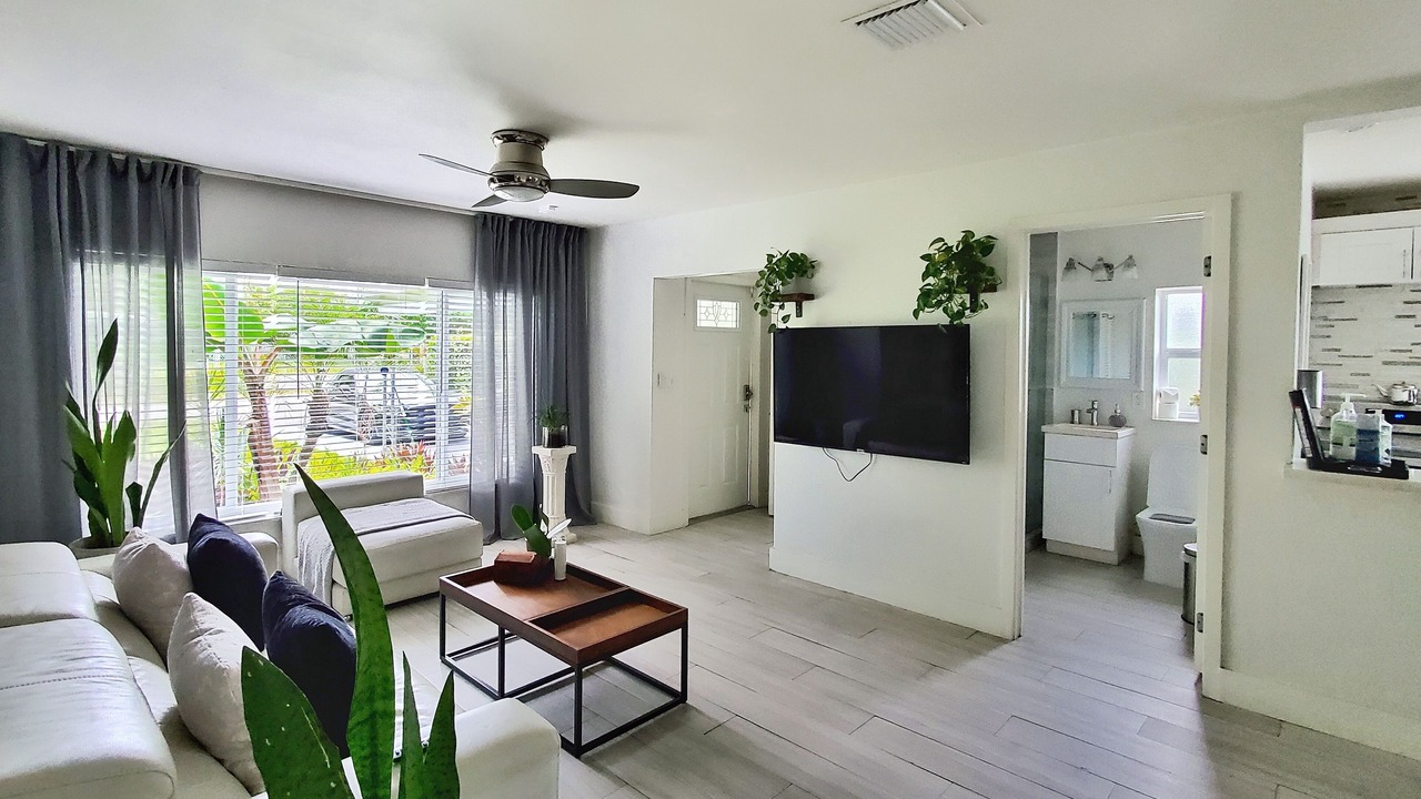 Photo of Livingroom in Central Fort Lauderdale