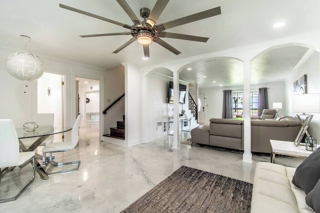Photo of Livingroom in Bay Area
