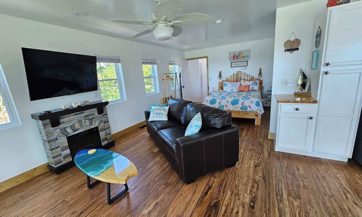 Photo of Livingroom in Madison-on-the-Lake