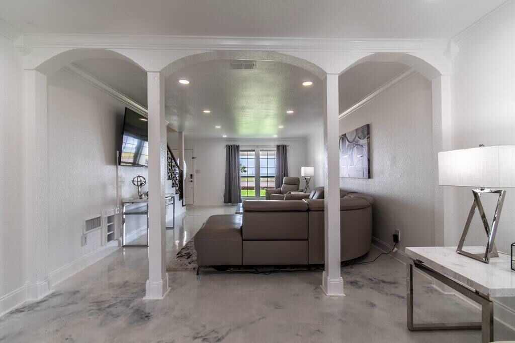 Photo of Livingroom in Bay Area