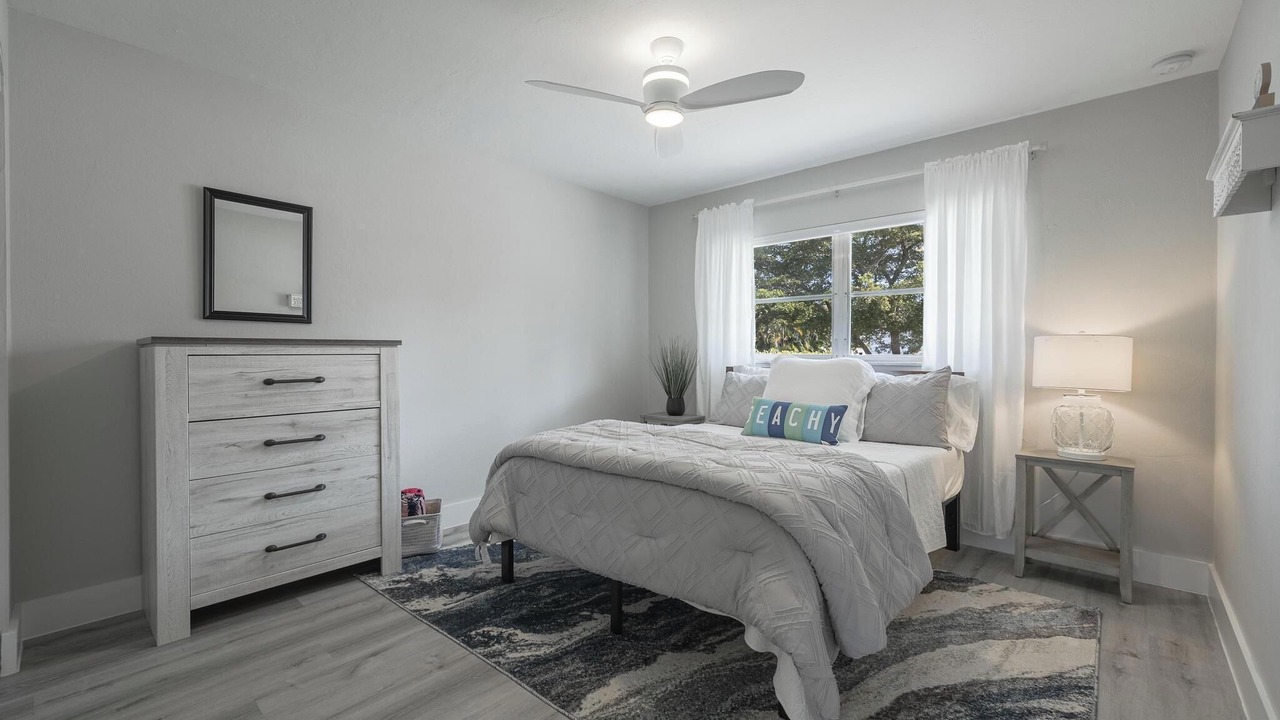 Photo of Bedroom in Naples Park