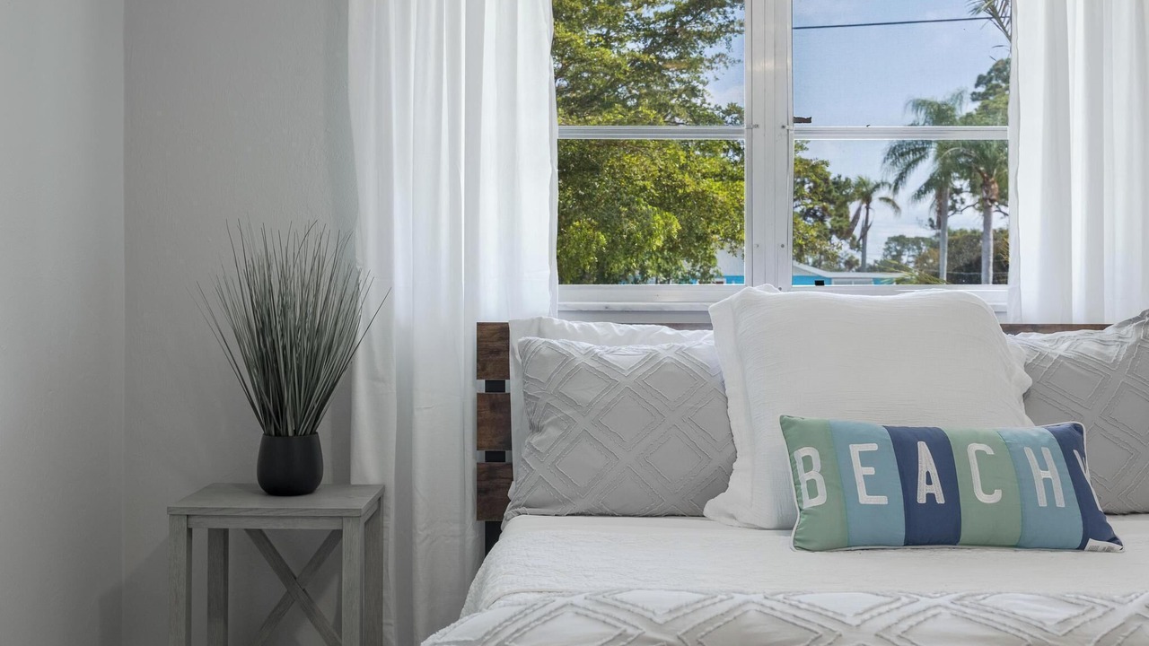 Photo of Bedroom in Naples Park