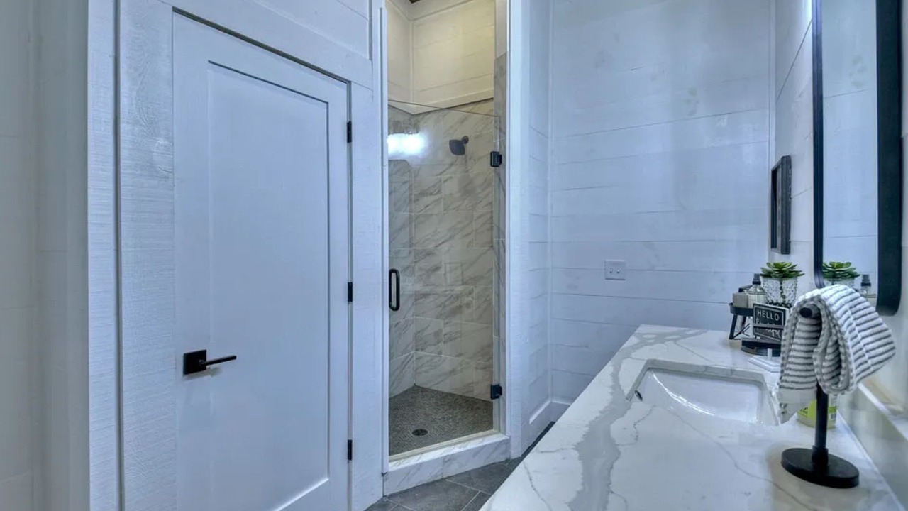 Photo of Bathroom in Raccoon Ridge