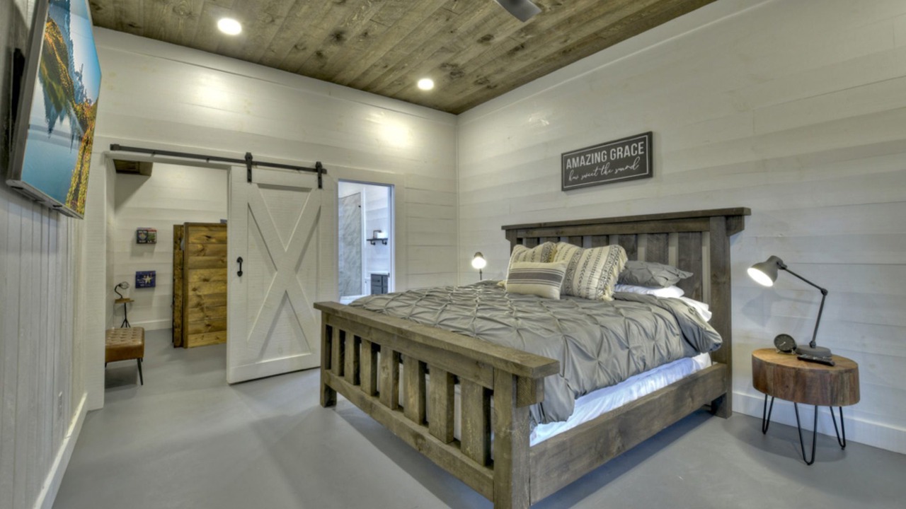 Photo of Bedroom in Raccoon Ridge