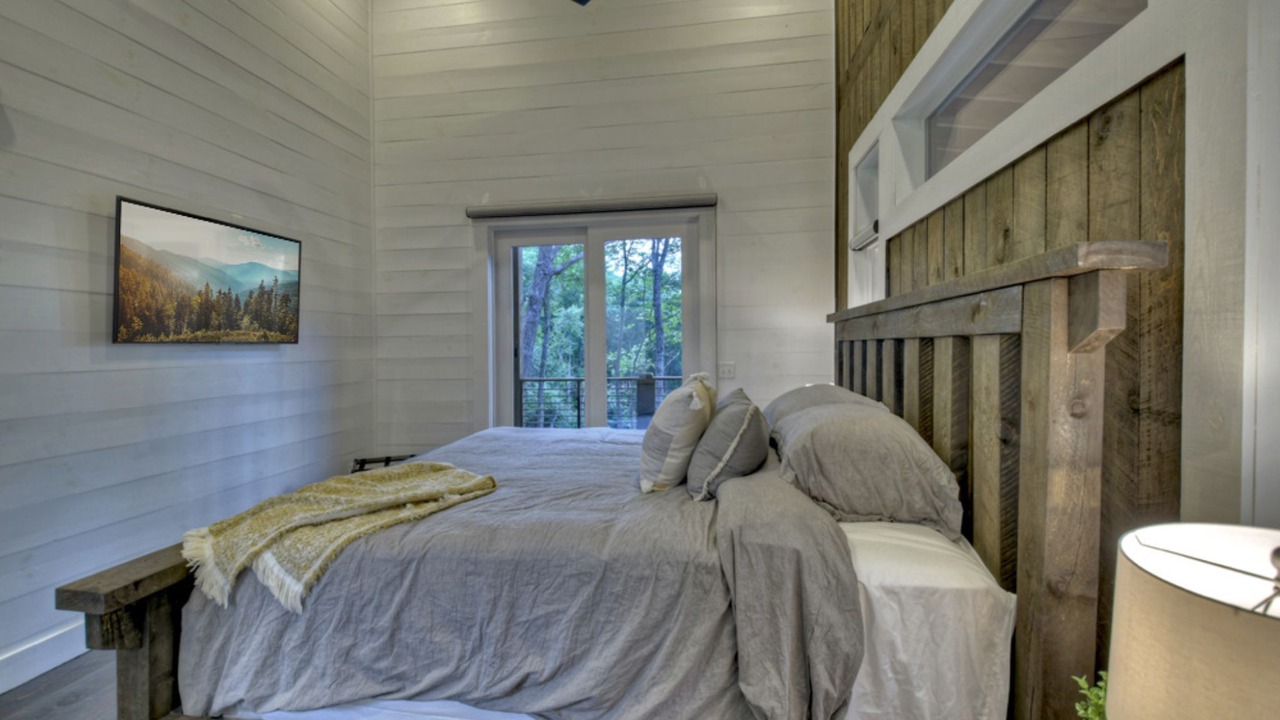 Photo of Bedroom in Raccoon Ridge