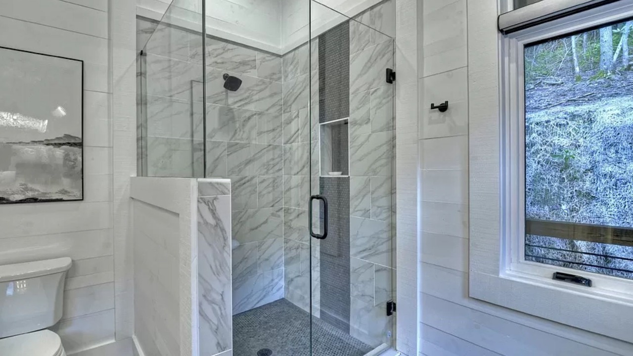 Photo of Bathroom in Raccoon Ridge