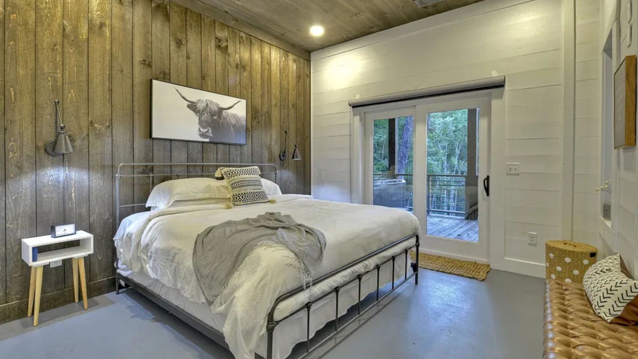 Photo of Bedroom in Raccoon Ridge