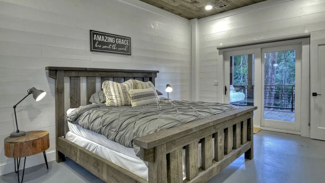 Photo of Bedroom in Raccoon Ridge
