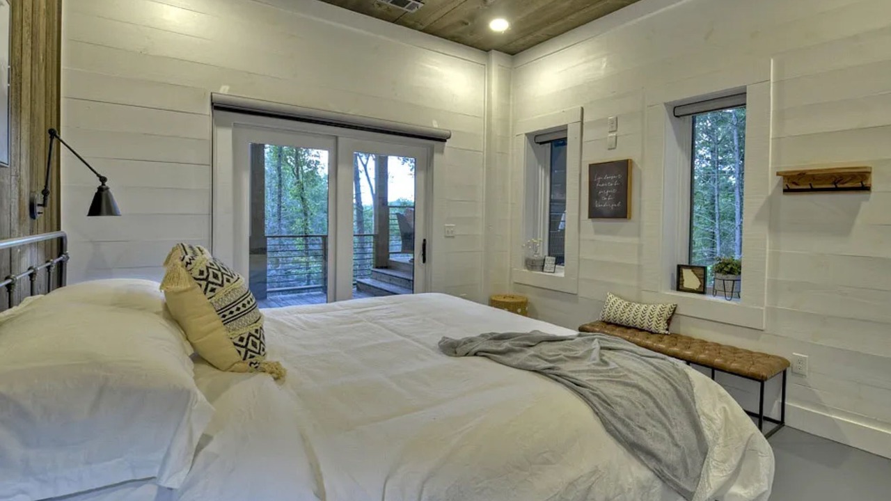Photo of Bedroom in Raccoon Ridge