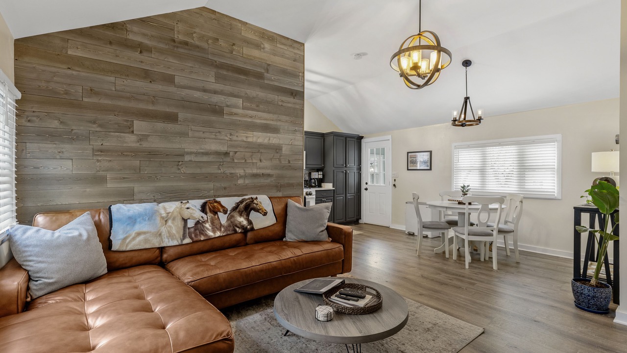 Photo of Livingroom in Saratoga Springs