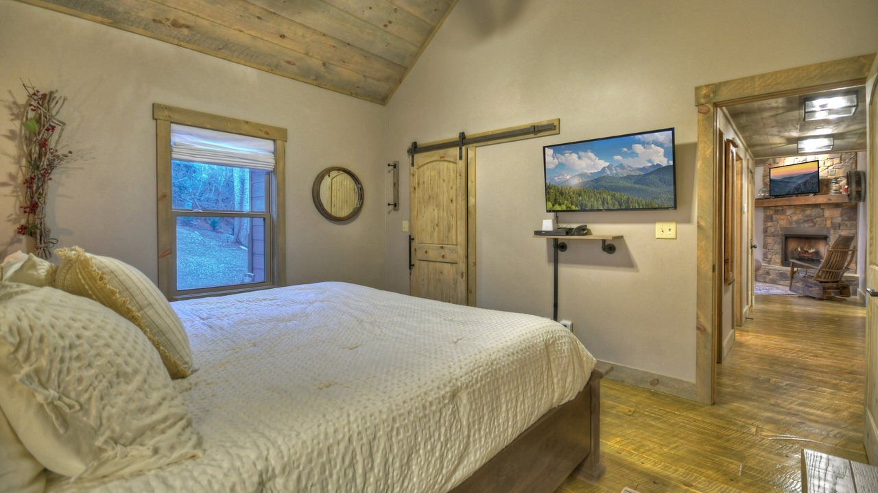 Photo of Bedroom in Blairsville