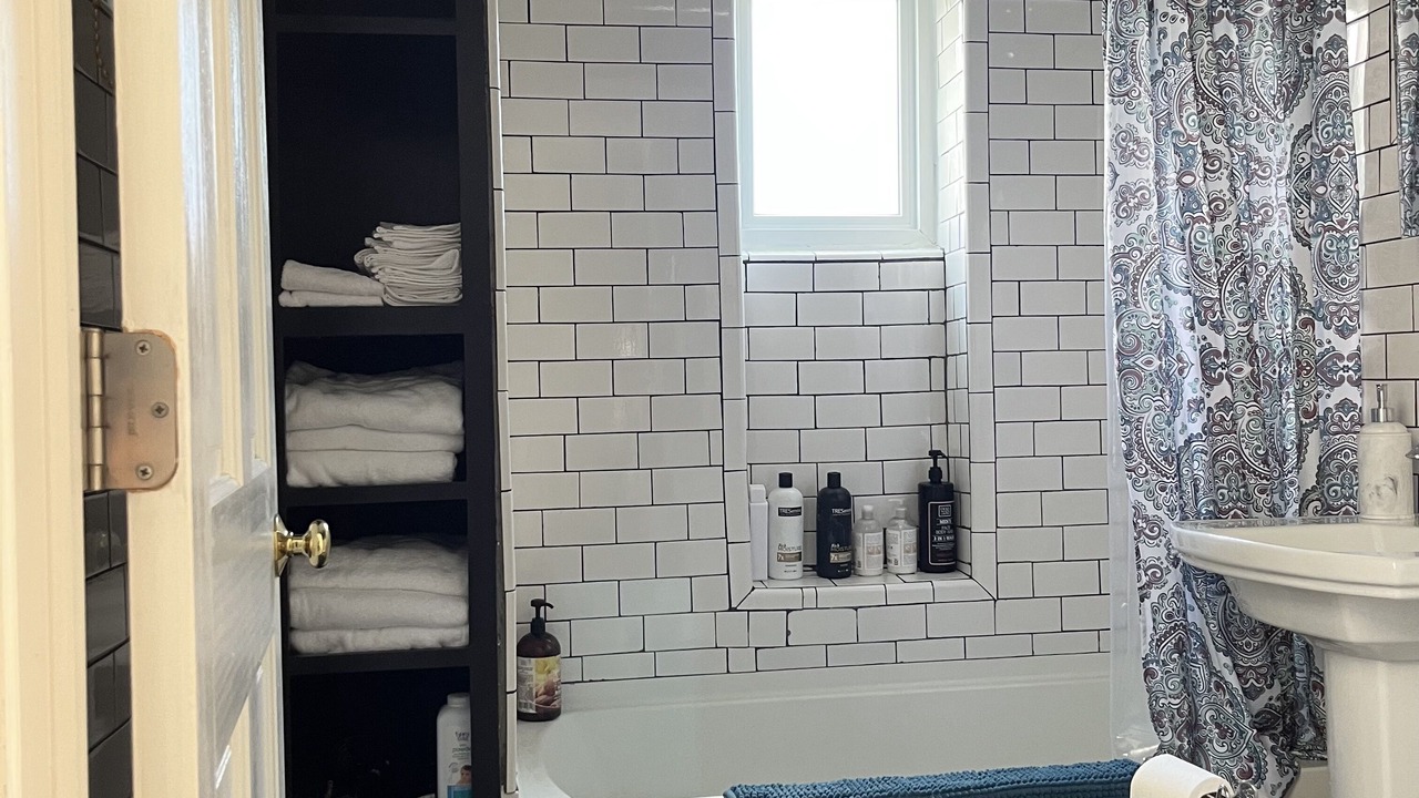 Photo of Bathroom in Front Park