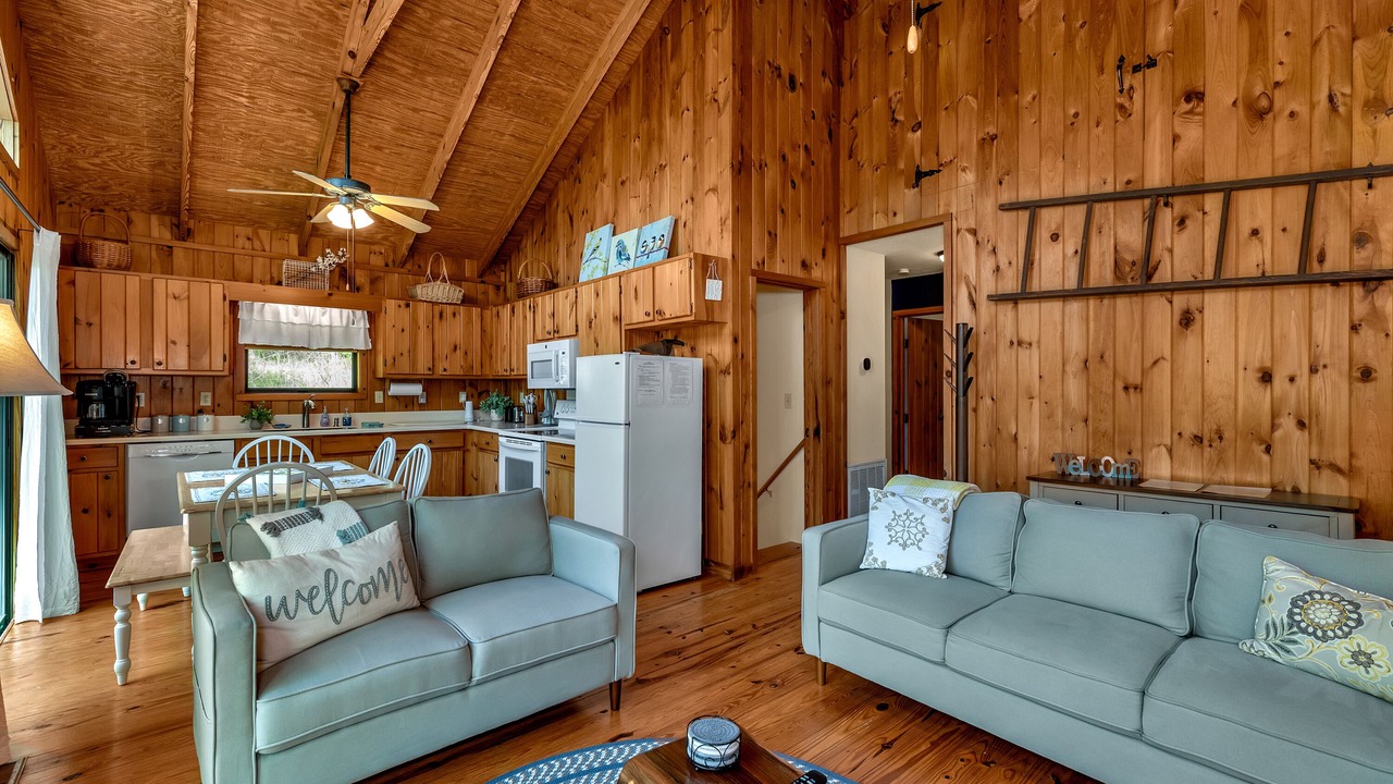 Photo of Livingroom in Hiawassee