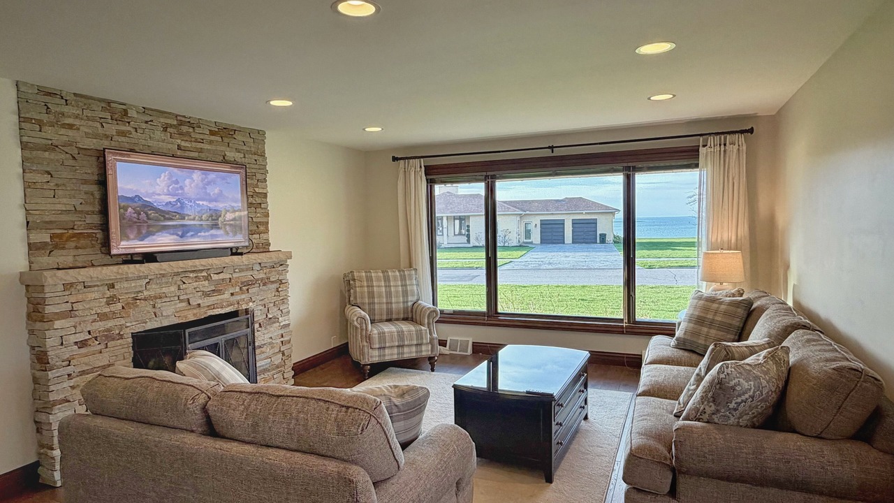 Photo of Livingroom in Erie