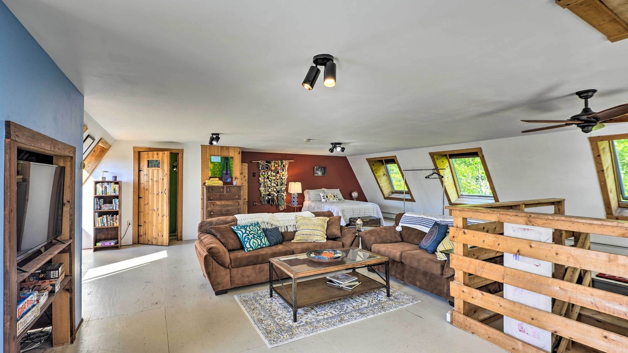 Photo of Livingroom in Ellsworth