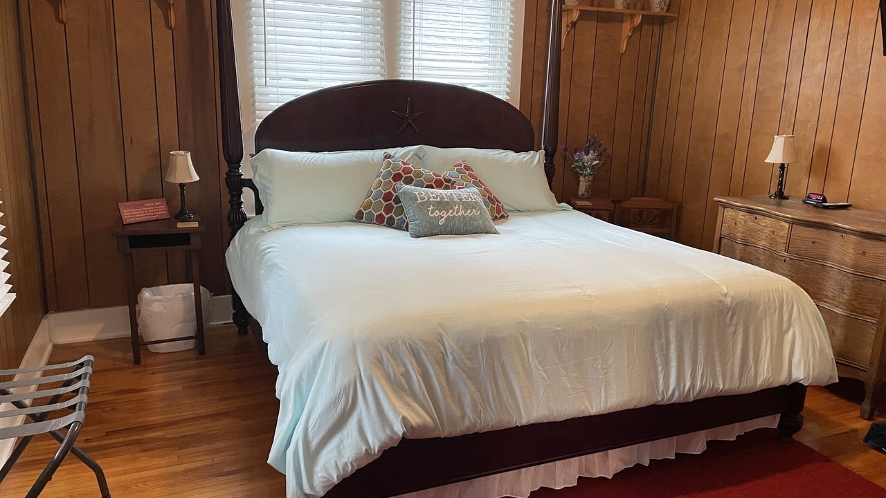 Photo of Bedroom in Etowah