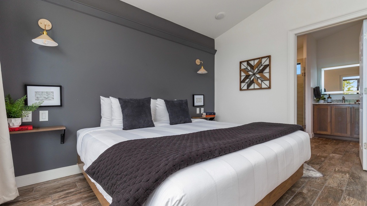 Photo of Bedroom in Grove