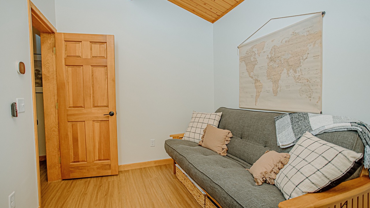 Photo of Livingroom in East Dixfield