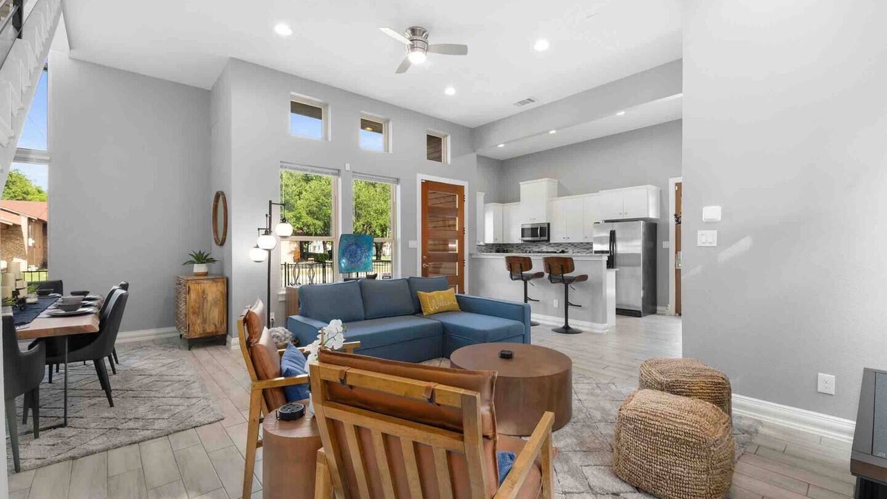 Photo of Livingroom in West Dallas