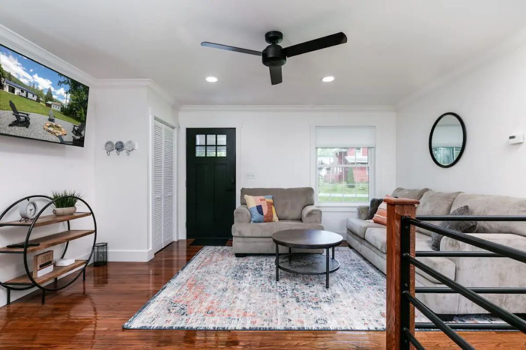 Photo of Livingroom in Gaines