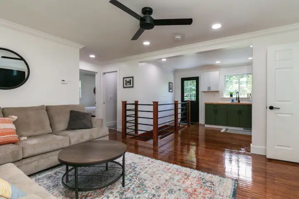 Photo of Livingroom in Gaines