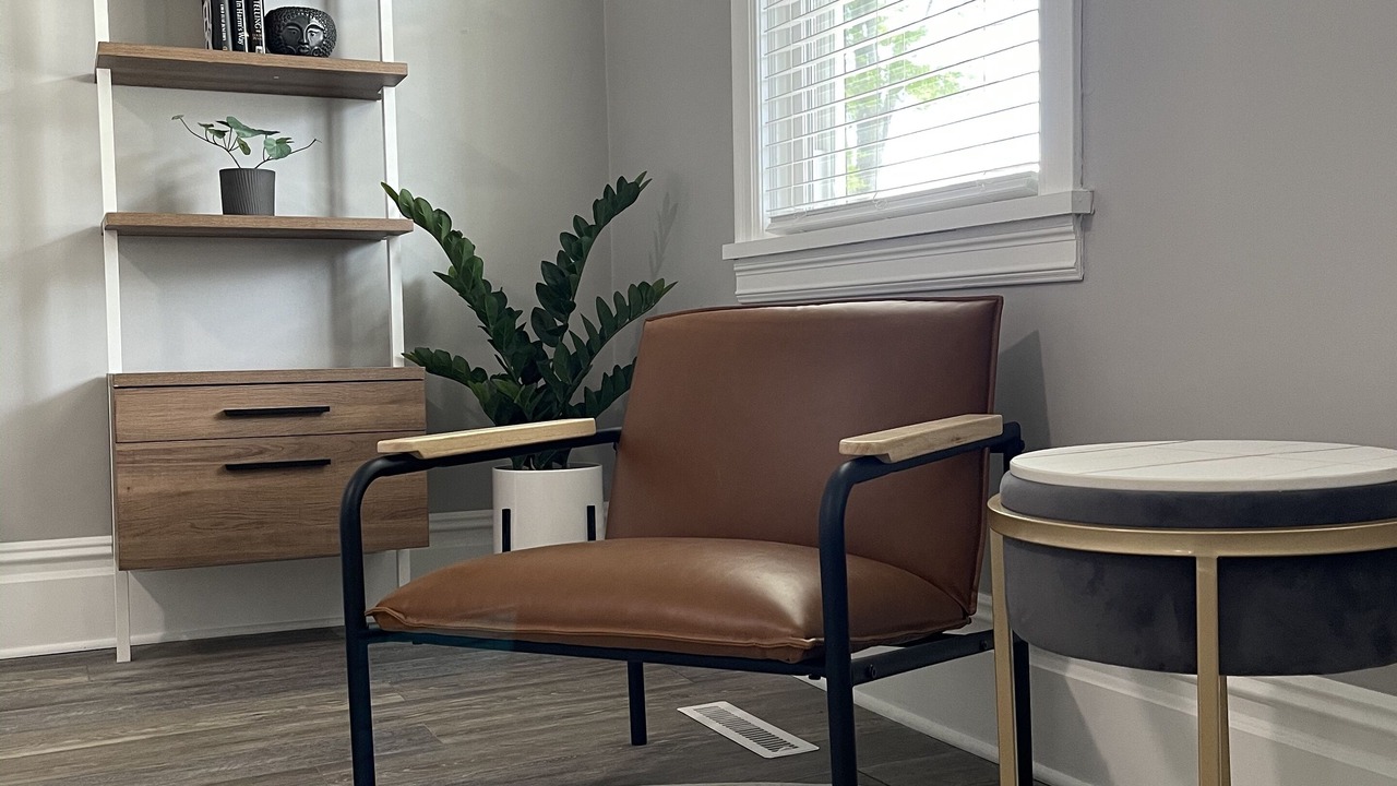 Photo of Livingroom in Downtown Niagara Falls