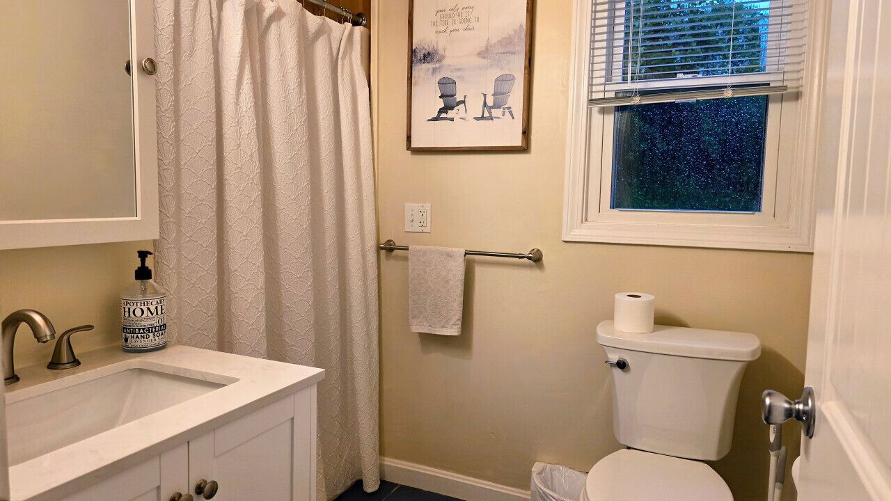 Photo of Bathroom in Eastward Look