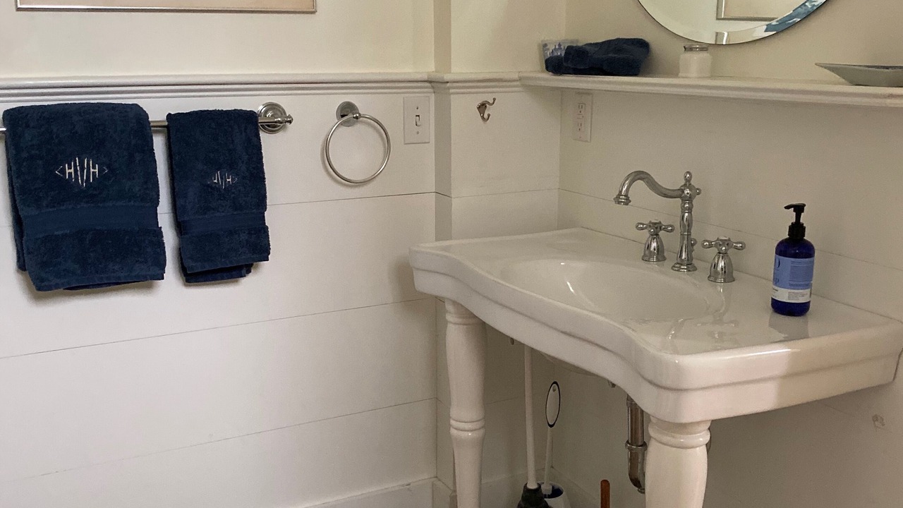 Photo of Bathroom in Round Pond
