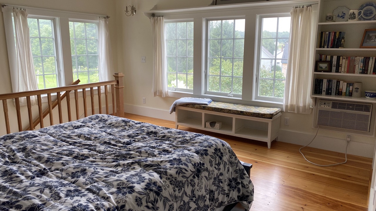 Photo of Bedroom in Round Pond