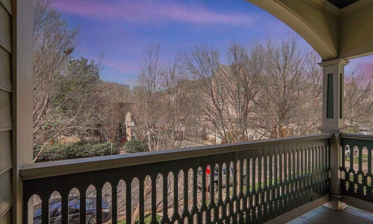 Photo of Outdoor in Uptown