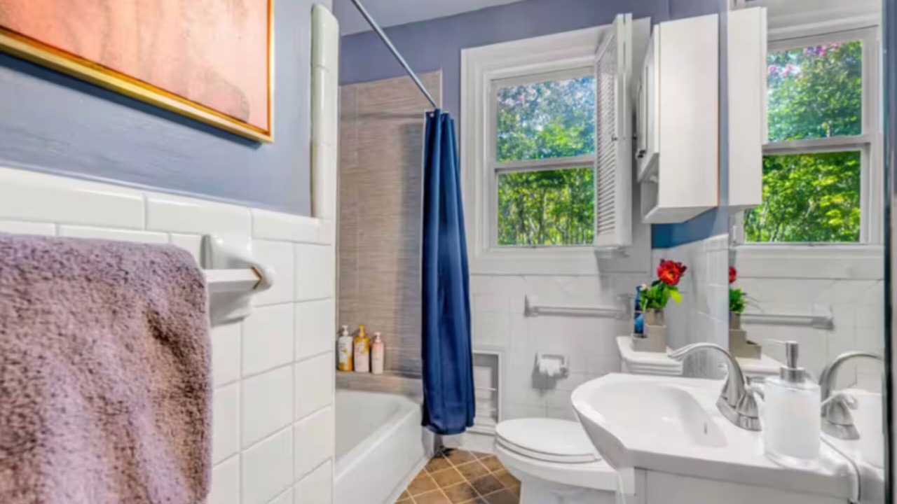 Photo of Bathroom in Oak Lawn