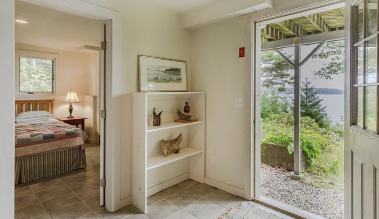 Photo of Bedroom in Round Pond