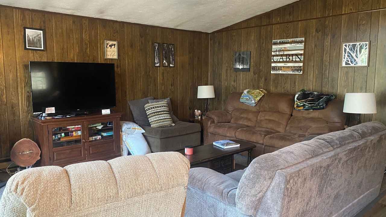 Photo of Livingroom in Russell