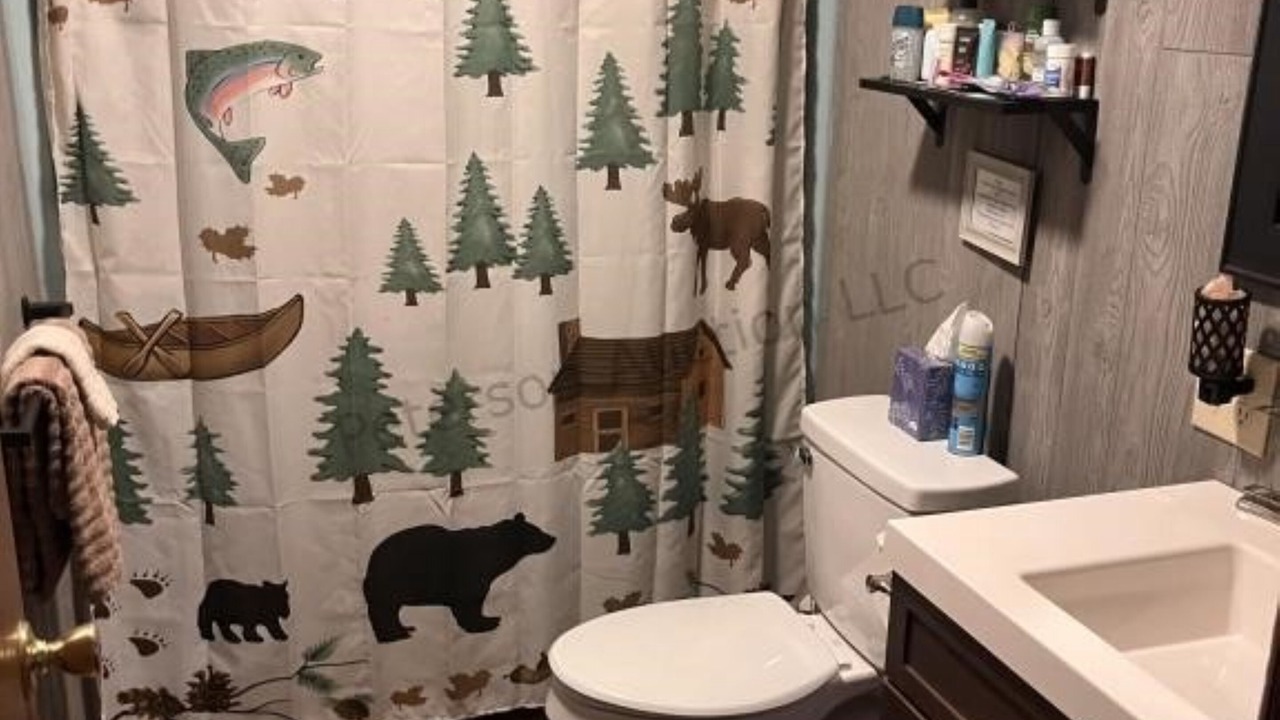 Photo of Bathroom in Russell