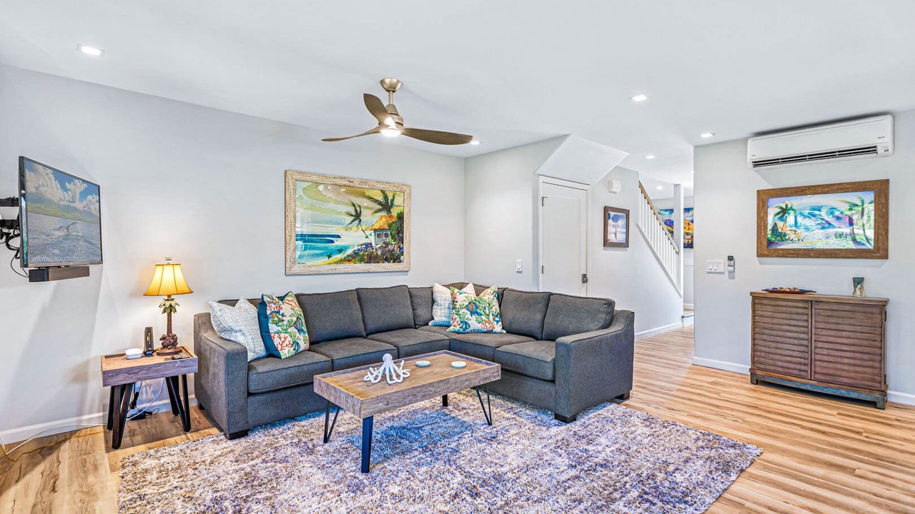 Photo of Livingroom in Historic Lahaina Front Street