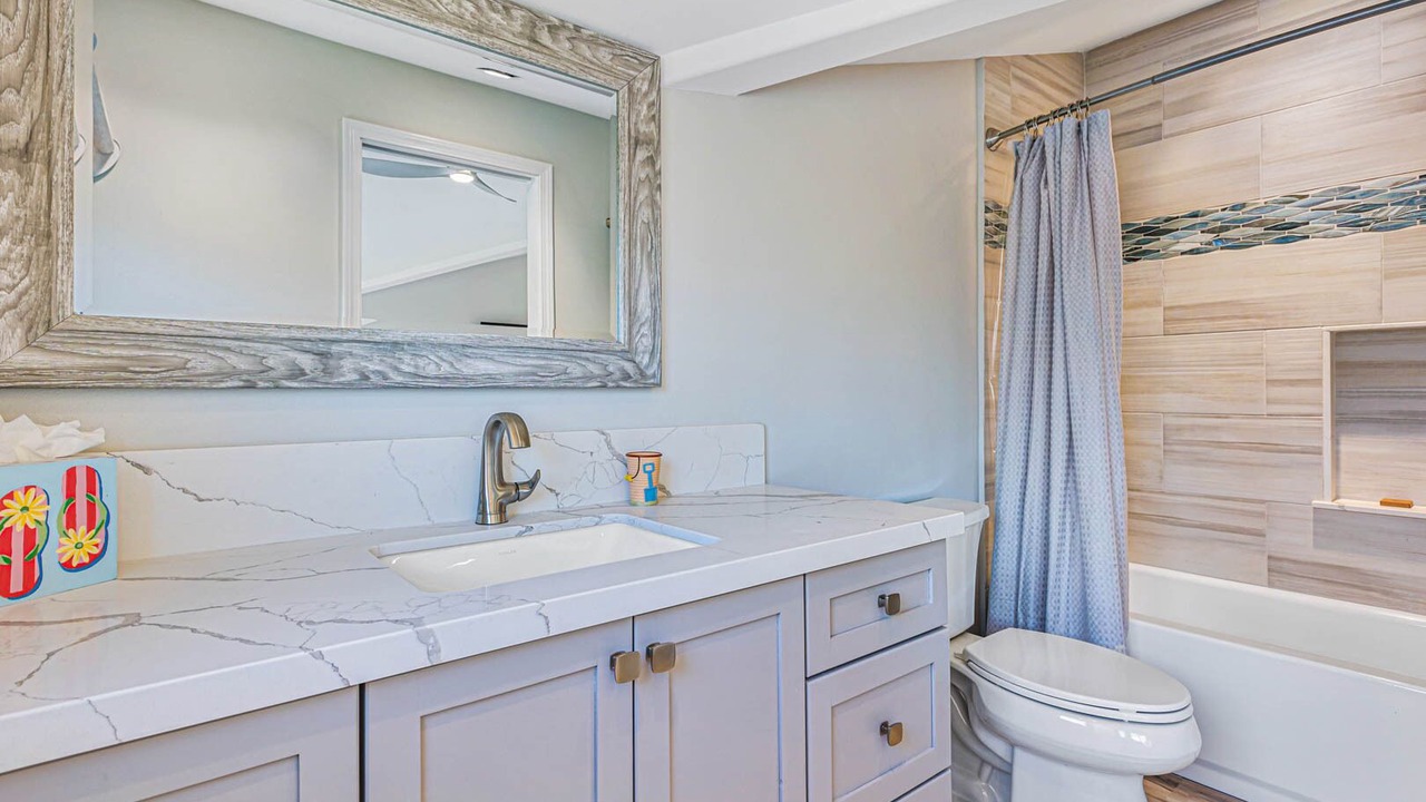 Photo of Bathroom in Historic Lahaina Front Street