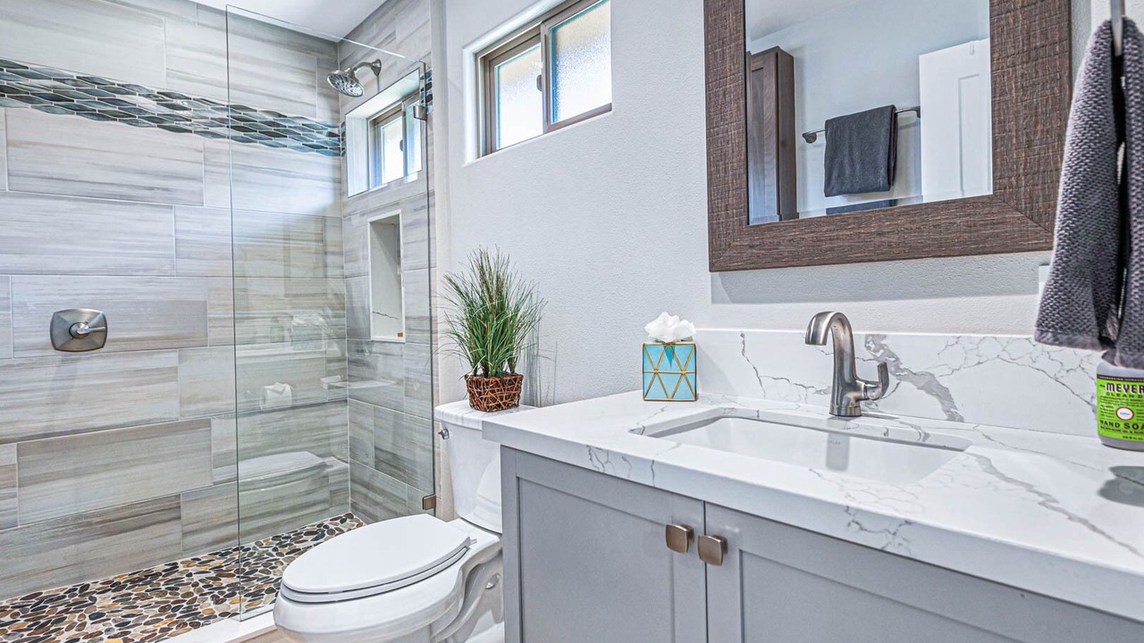 Photo of Bathroom in Historic Lahaina Front Street