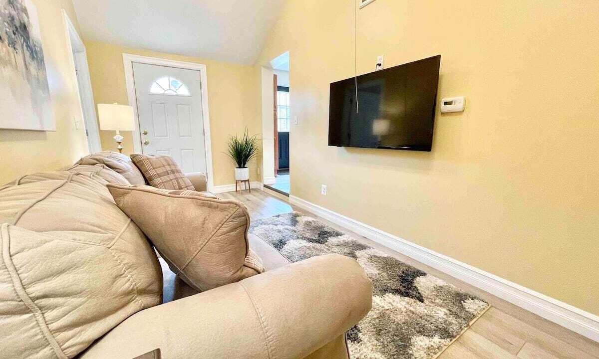 Photo of Livingroom in Cheektowaga